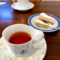 ご縁紅茶、ハーフ&ハーフ（さわやかレモンチーズケーキ&オトナなクルミのタルト）　@喫茶ことだま